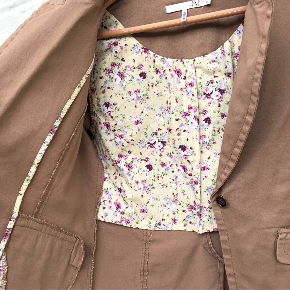 Hae Floral Contrast Cuffed Cotton Tawny Blazer - Picture 5 of 7